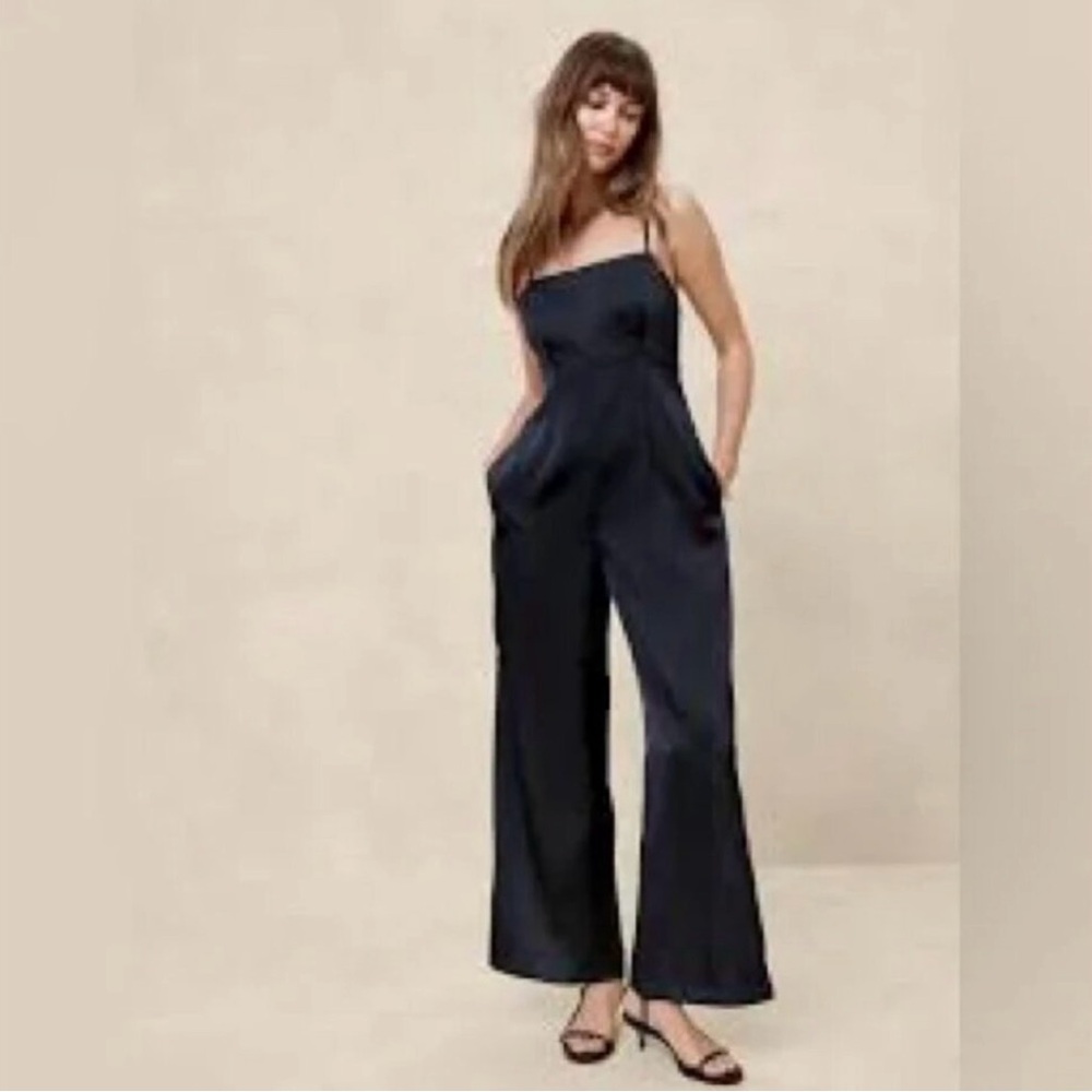 Elegant Navy Jumpsuit with Pockets / Banana Republic